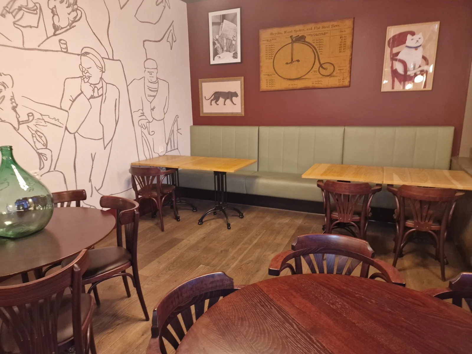 Intérieur de la Brasserie de Paudex — salle principale du restaurant